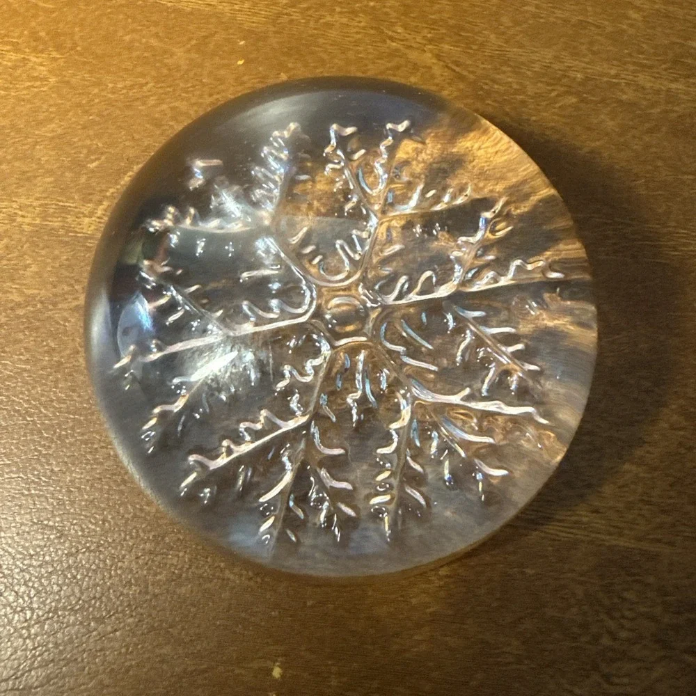 LEAD CRYSTAL DOME SNOWFLAKE PAPERWEIGHT GARANTI CRISTAL 3 1/2